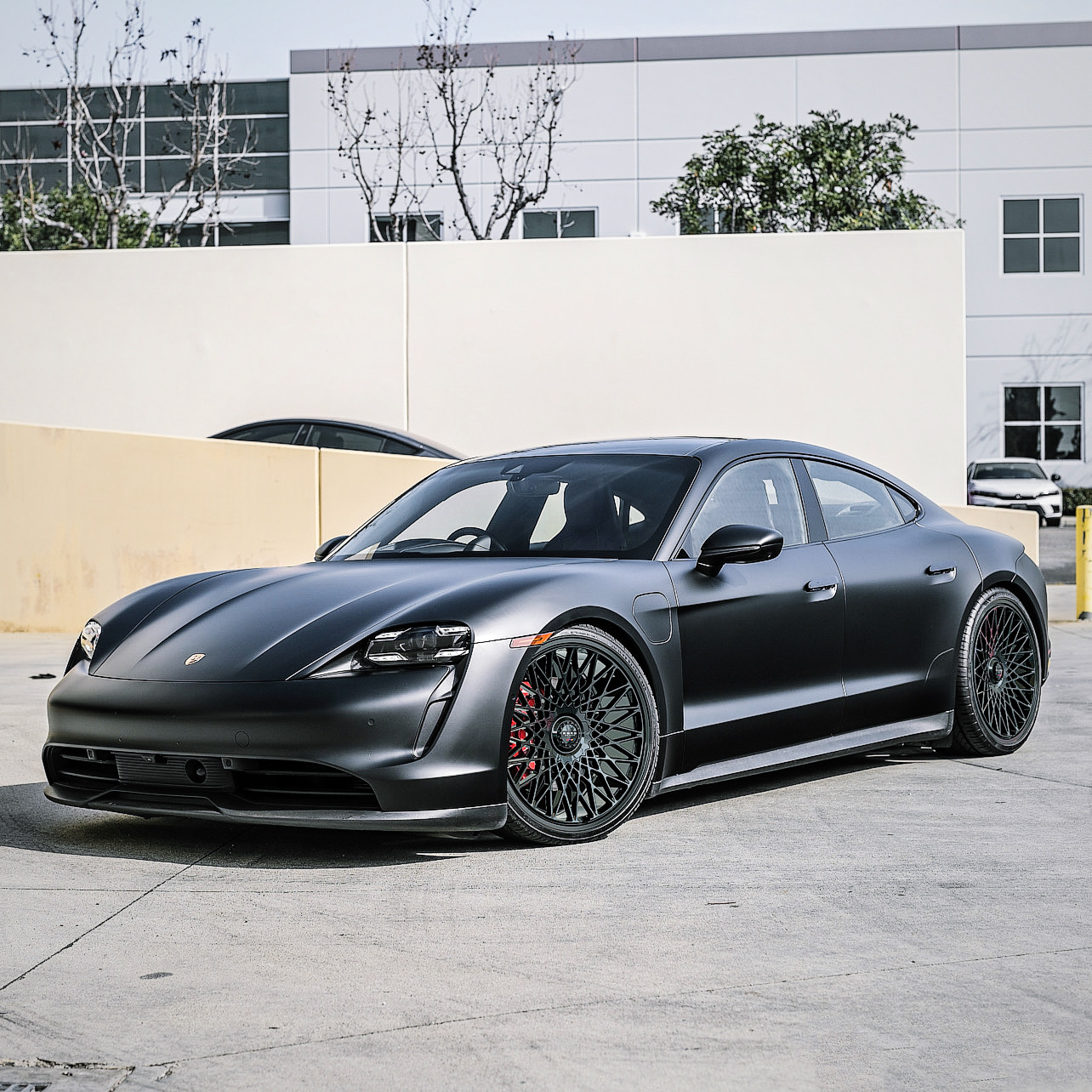 Koko Kuture Classica Black on Porsche Taycan